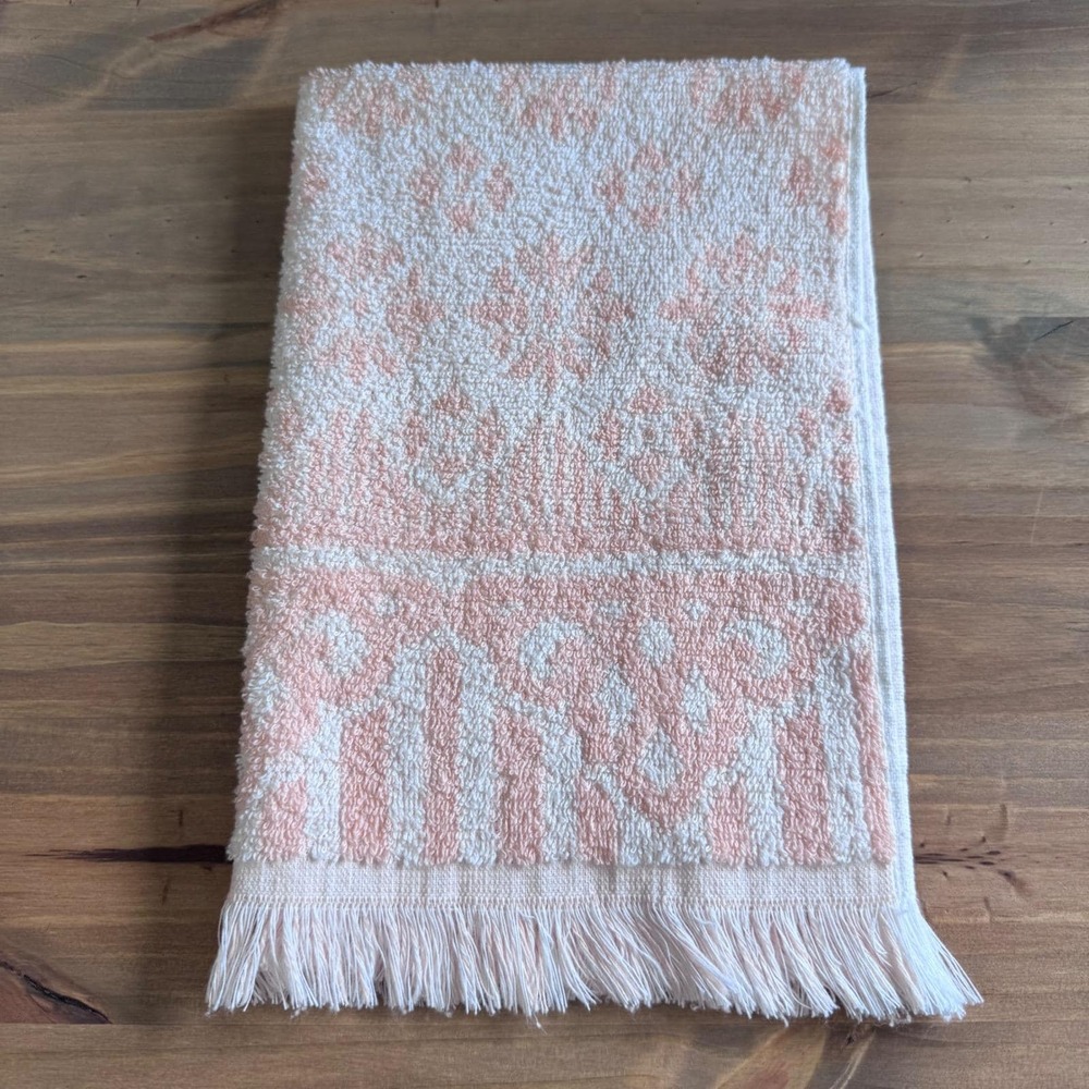 Vintage 80's Cannon Monticello Peach and White Hand Towel 22.5" x 16" bathroom